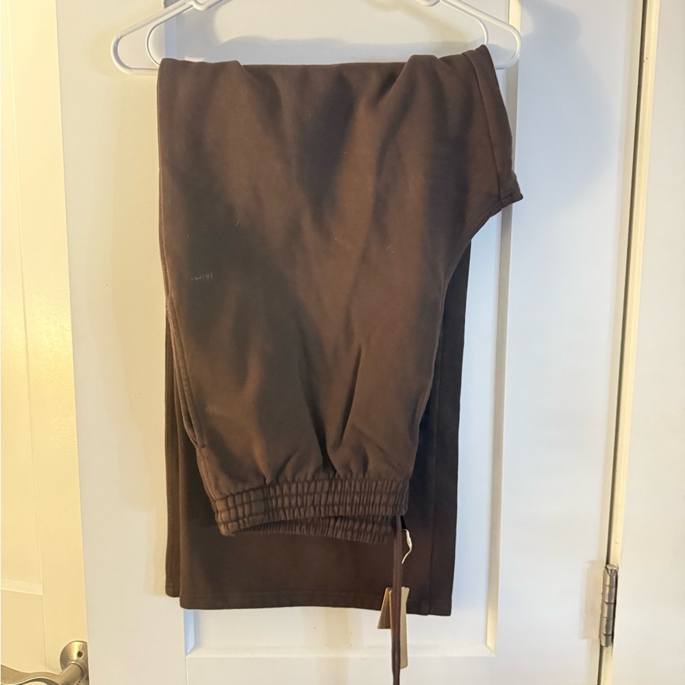 NWT- Skims boyfriend fleece baggy sweatpants- espresso- sz L
